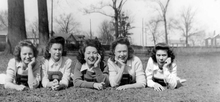 1943 - 1944 Rison Cheerleaders